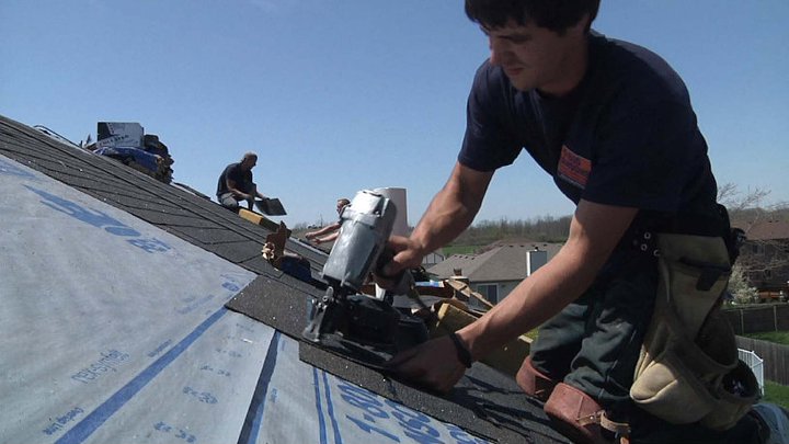 263. Our roofers in action For mo
