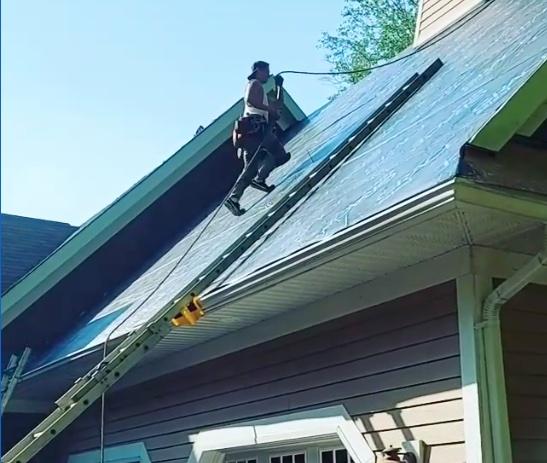 Roofers In Action