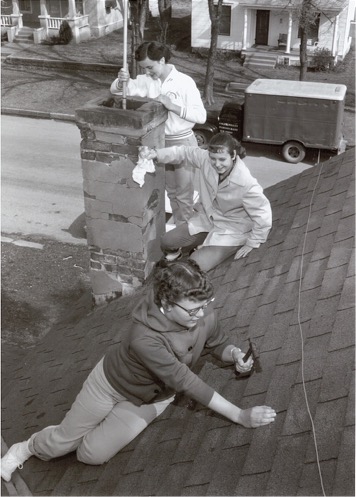 fifties-women-roof